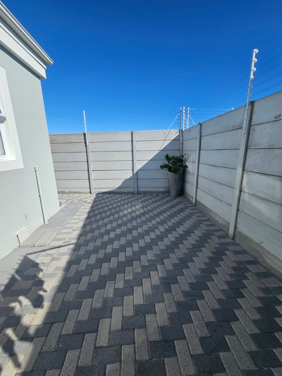 To Let 3 Bedroom Property for Rent in Sunningdale Western Cape